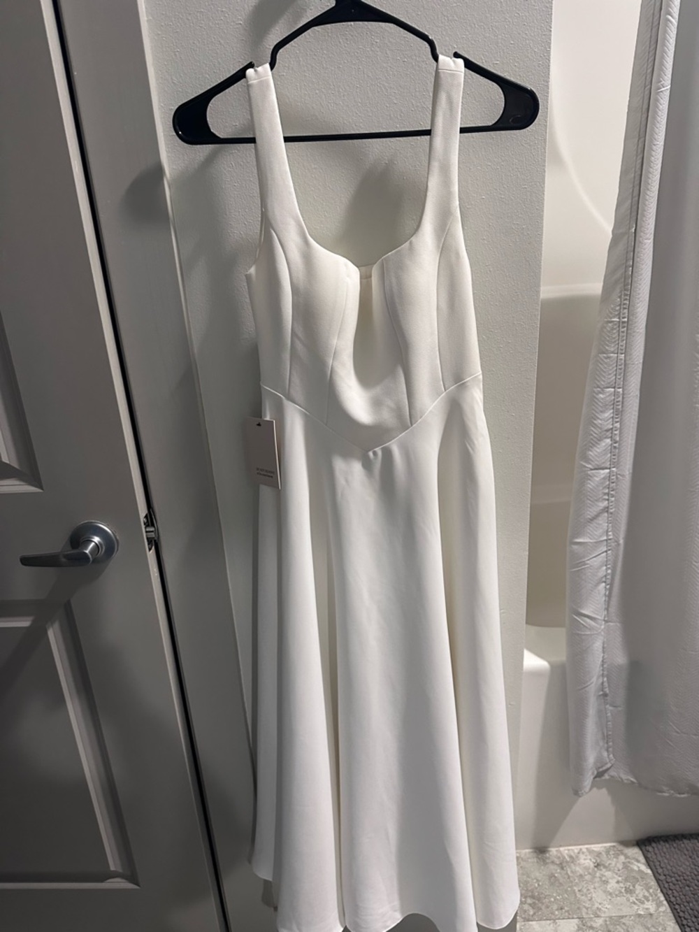 Elegant White Midi Dress with Structured Bodice